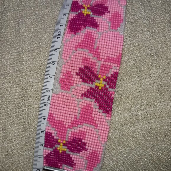 ✨ NWT Handmade Floral Beaded Cuff - Stainless Steel ✨ - Picture 5 of 9